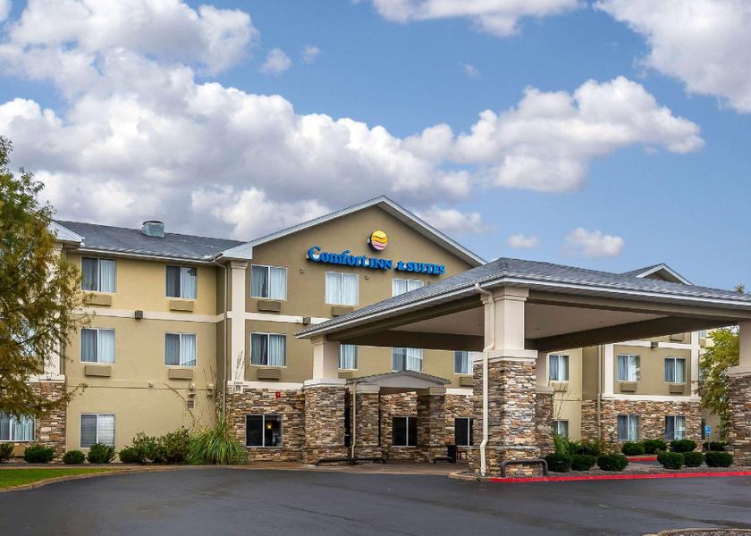 Kansas Pittsburg Hotel Exterior
