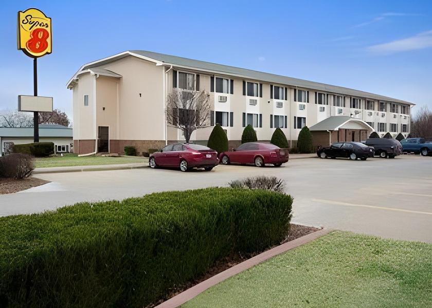 Kansas Pittsburg Hotel Exterior