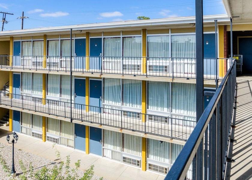 Kansas Topeka Exterior Detail