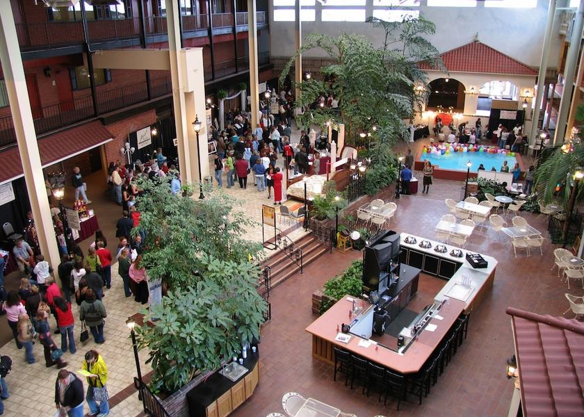 Kansas Topeka Courtyard