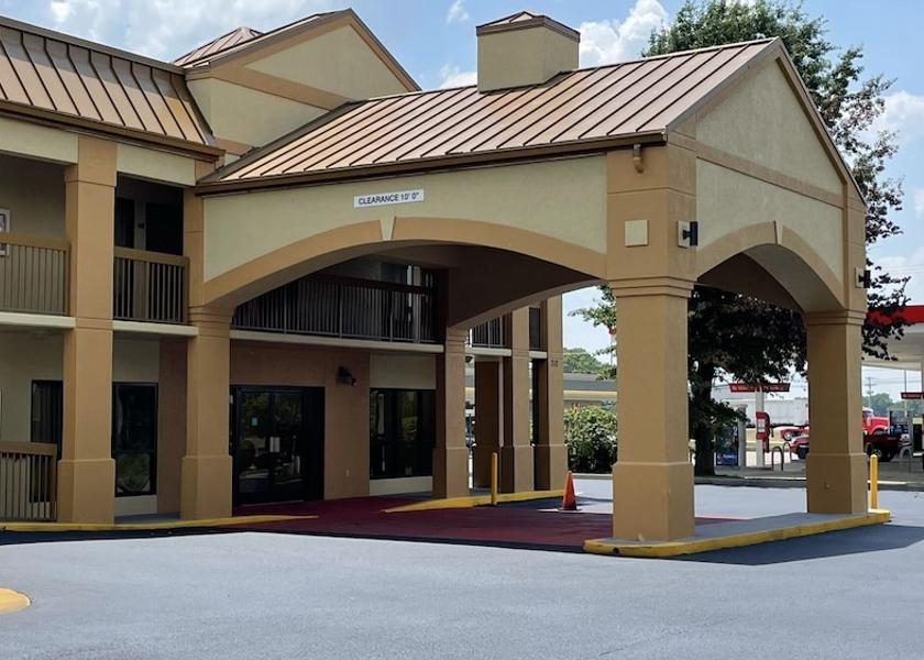 Kentucky Oak Grove Exterior Detail