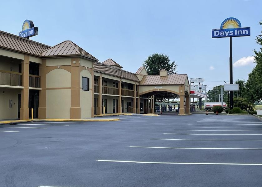 Kentucky Oak Grove Exterior Detail