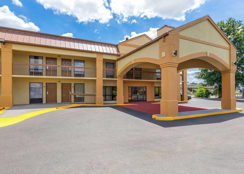 Kentucky Oak Grove Exterior Detail