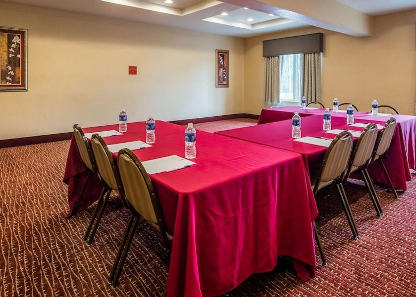 Massachusetts Seekonk Meeting Room