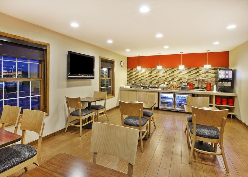 Michigan Livonia Breakfast Area