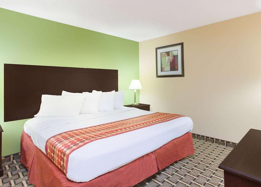 Michigan Madison Heights Room