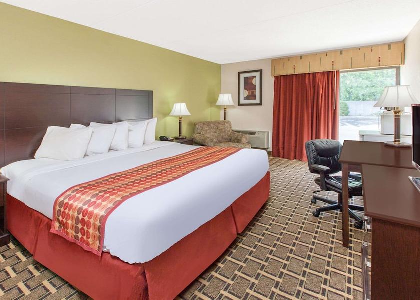 Michigan Madison Heights Room