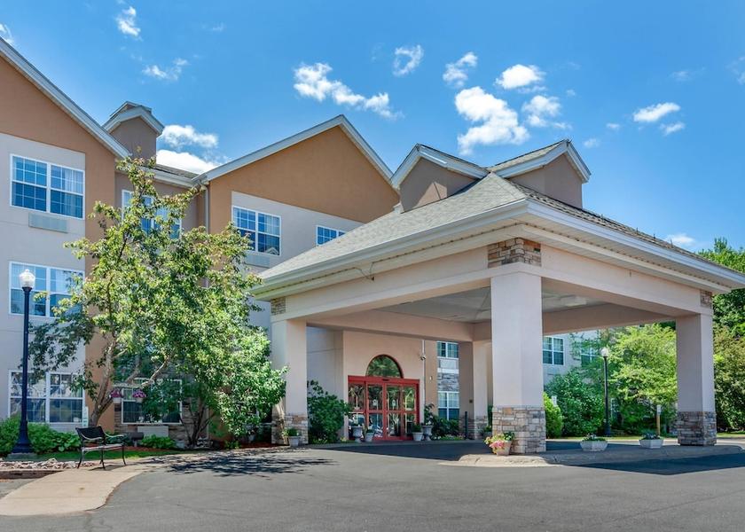 Michigan Marquette Exterior Detail