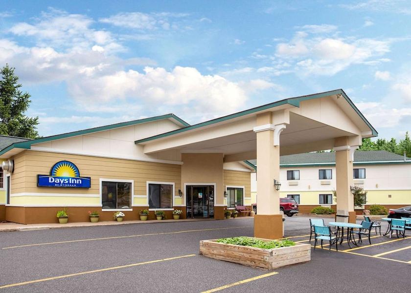 Michigan Marquette Exterior Detail