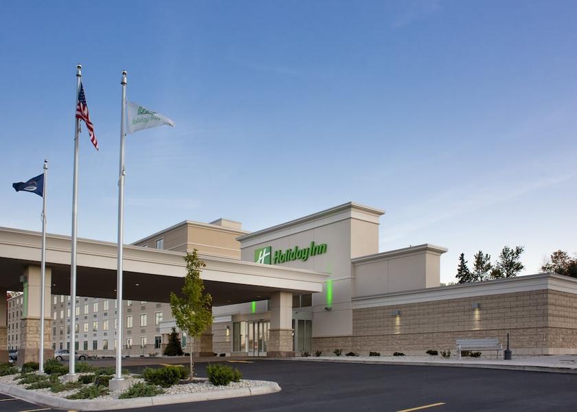 Michigan Marquette Exterior Detail