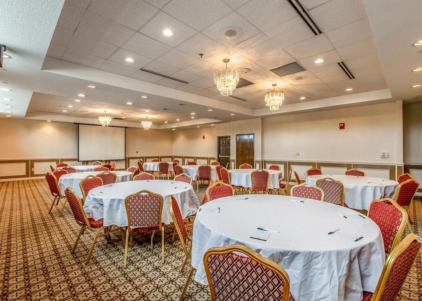 Michigan Muskegon Meeting Room
