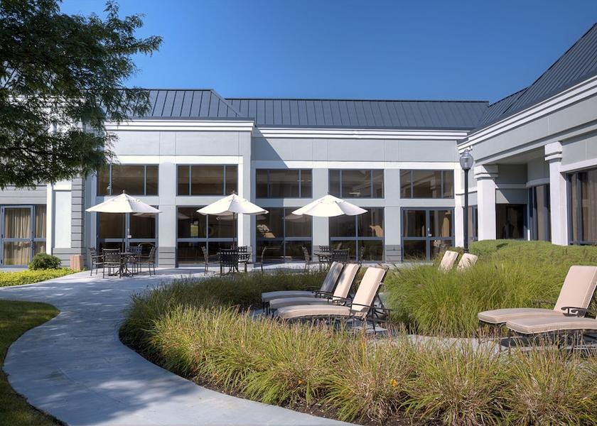 Michigan Novi Courtyard
