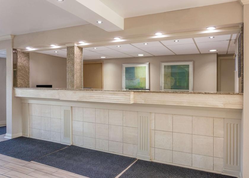 Michigan Roseville Lobby