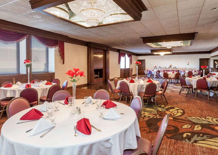 Michigan Roseville Meeting Room