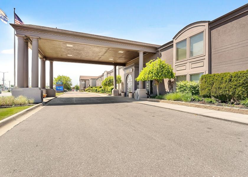 Michigan Roseville Lobby