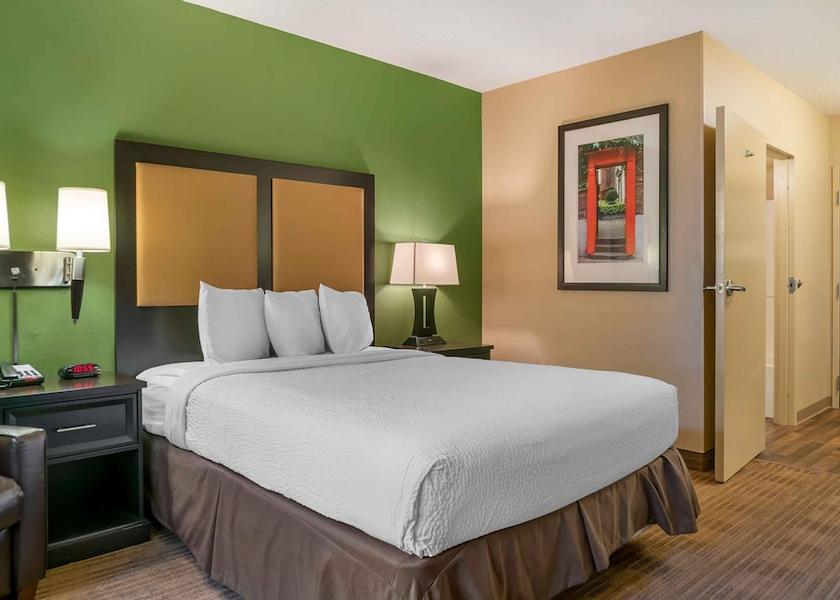 Michigan Roseville Room