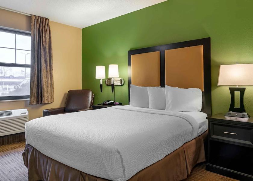 Michigan Roseville Room