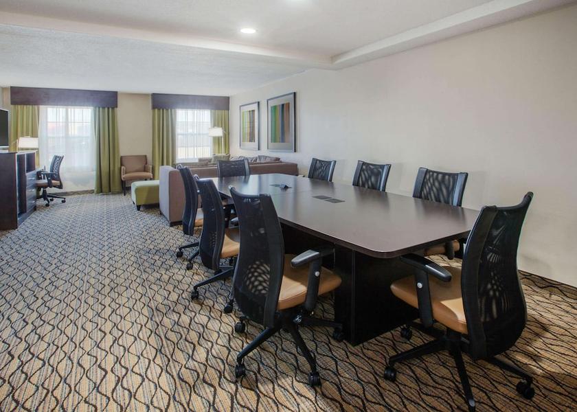 Michigan Roseville Meeting Room