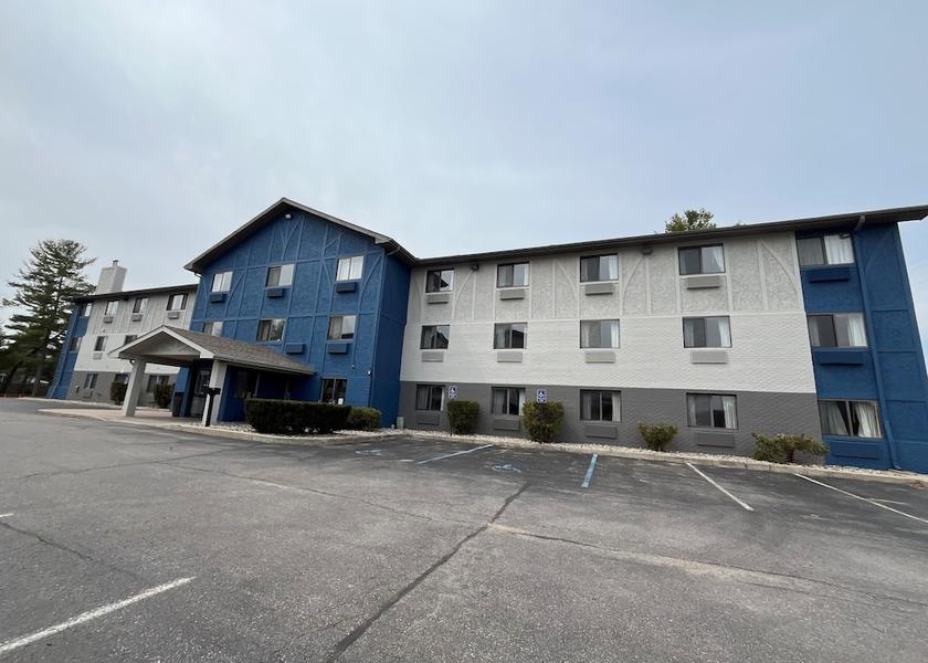 Michigan Traverse City Exterior Detail