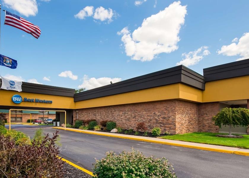 Michigan Woodhaven Exterior