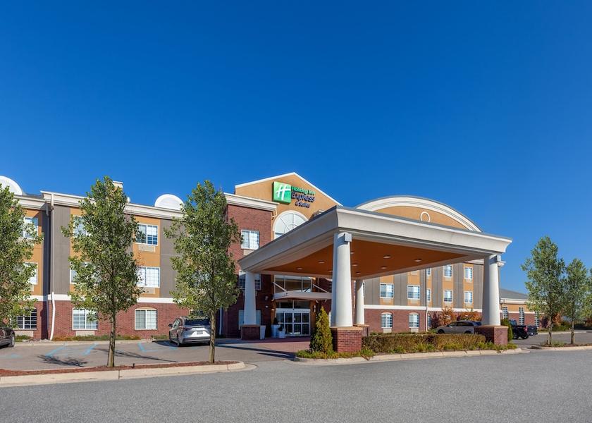 Michigan Woodhaven Exterior Detail