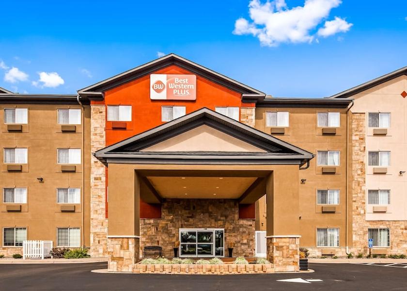 Minnesota Blaine Exterior Detail