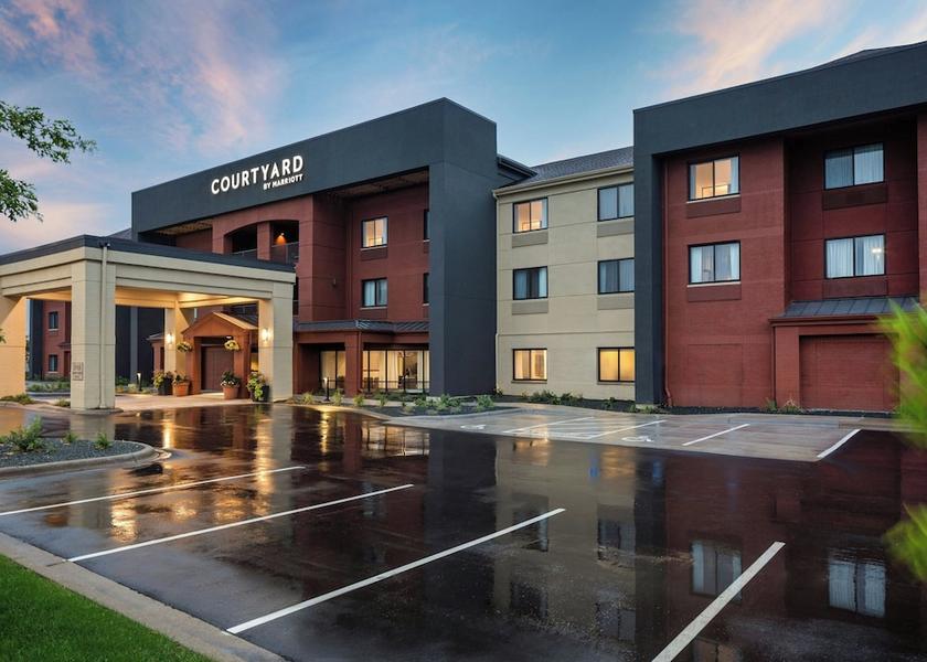 Minnesota Roseville Exterior Detail