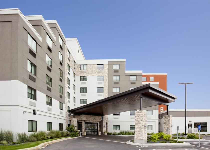 Minnesota Roseville Exterior Detail