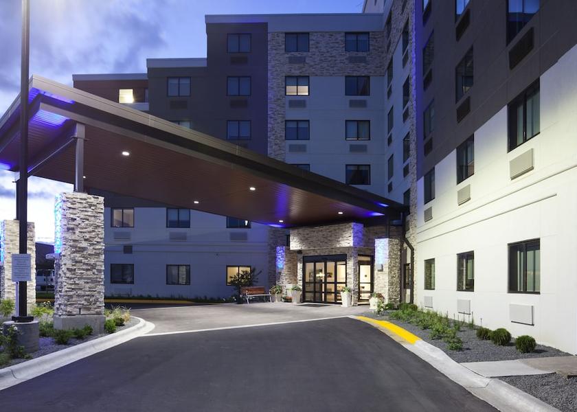 Minnesota Roseville Exterior Detail