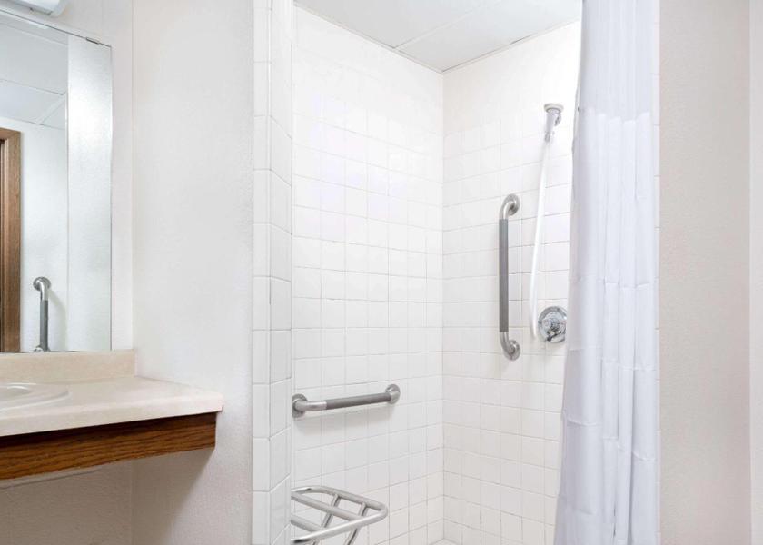 Minnesota St Cloud 1 Double Bed Accessible Non-Smoking