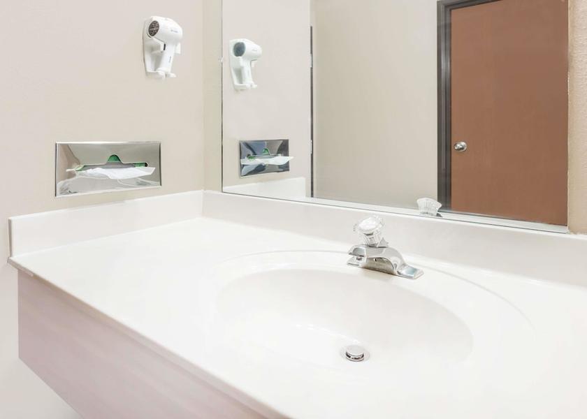 Missouri Bolivar Bathroom