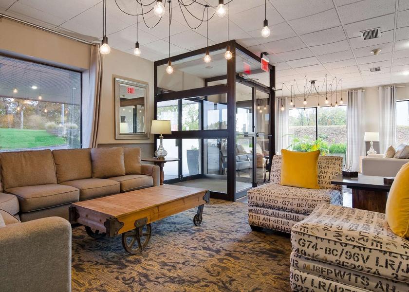 Missouri Branson West lobby