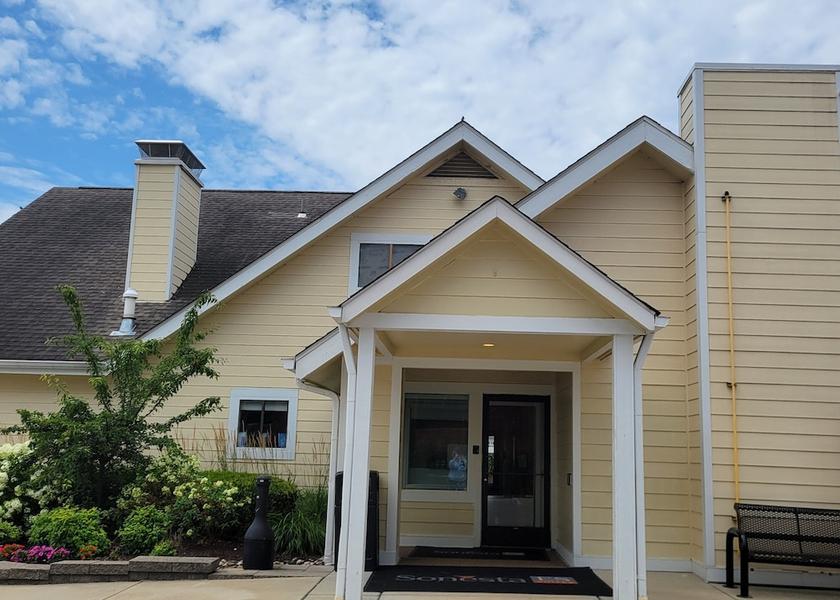 Missouri Chesterfield Facade