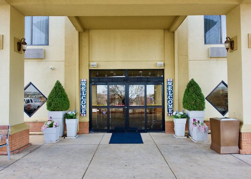 Missouri Fenton Exterior Detail