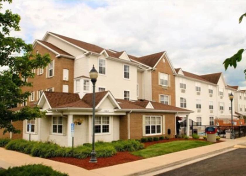 Missouri Fenton Exterior Detail