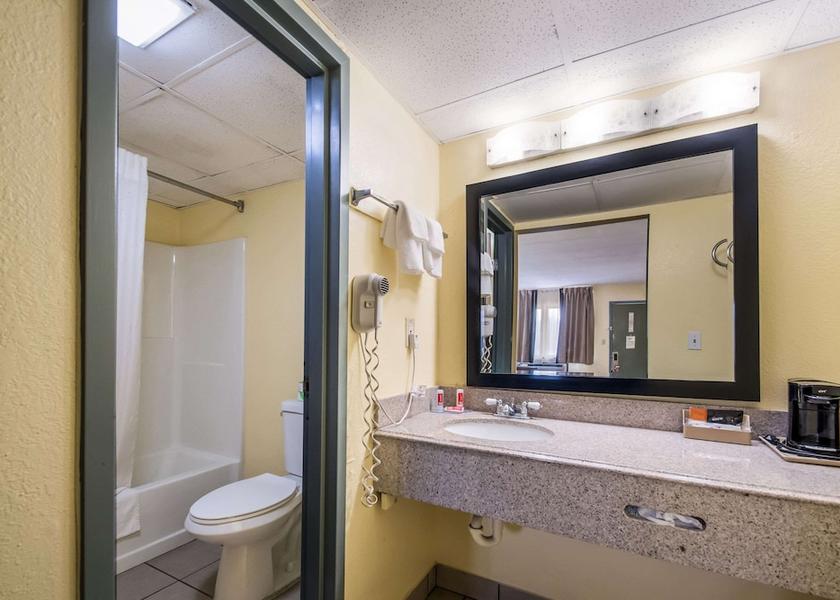 Missouri Kearney Bathroom