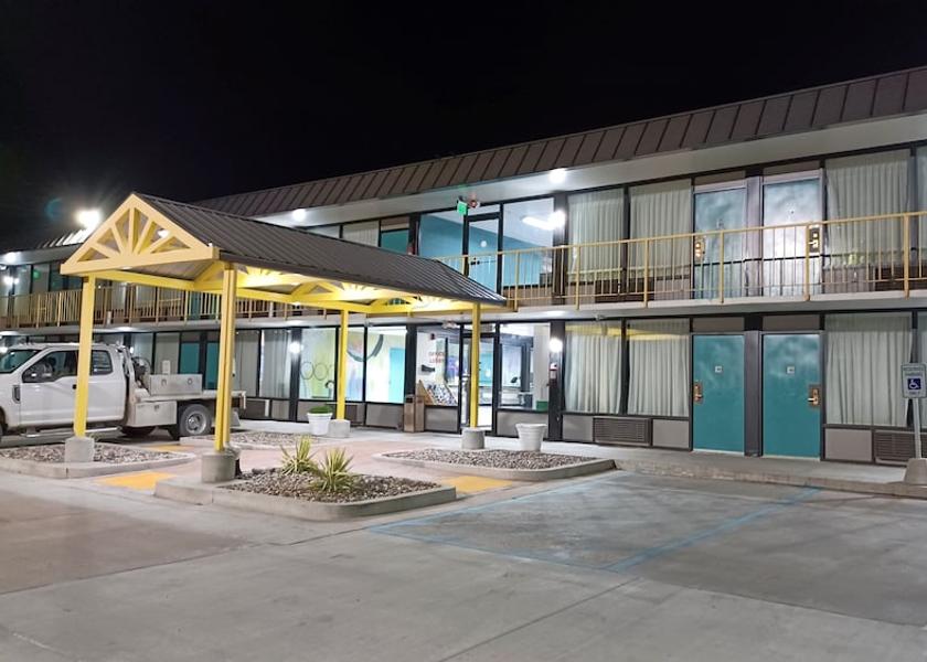 Missouri Oak Grove Facade