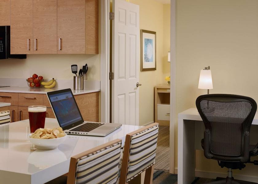 Missouri Maryland Heights Room