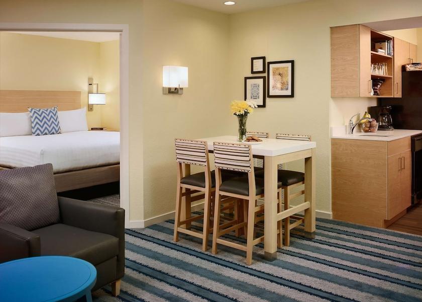 Missouri Maryland Heights Room