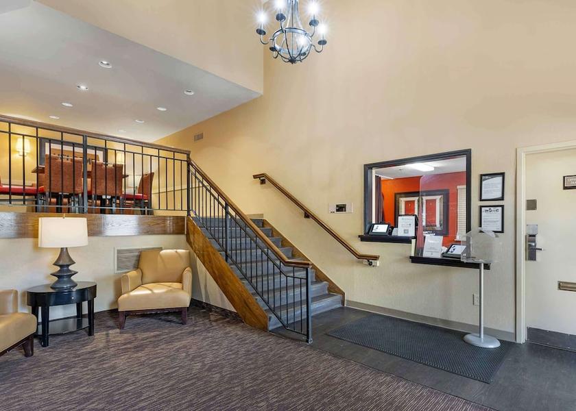 Missouri Maryland Heights Lobby