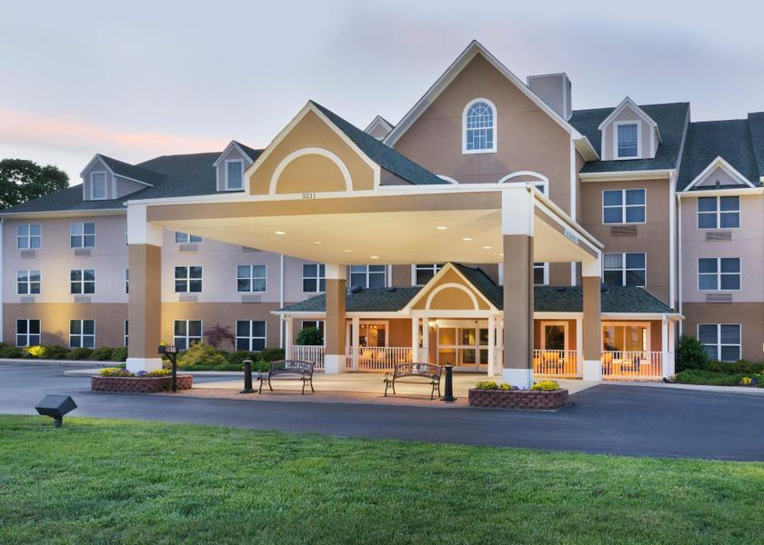 North Carolina Burlington Hotel Exterior