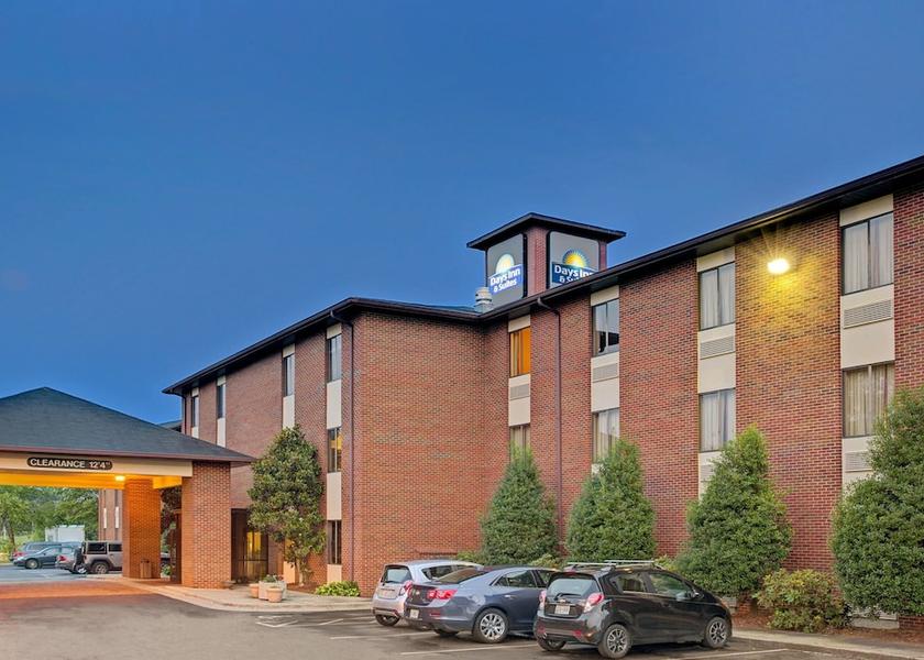 North Carolina Hickory Exterior Detail