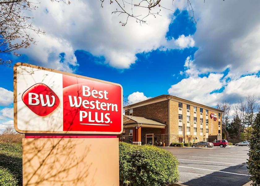 North Carolina Pineville Exterior Detail