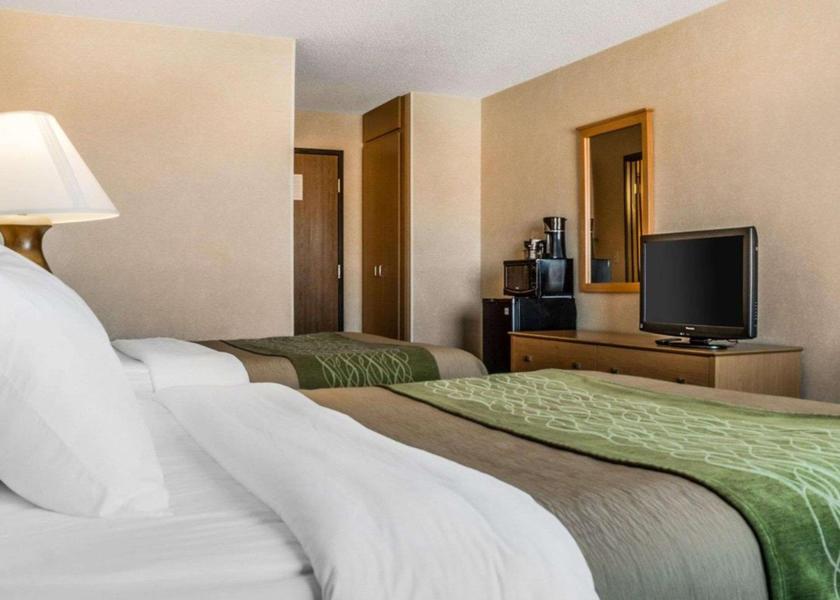North Dakota Jamestown 2 Queen Beds, Nonsmoking