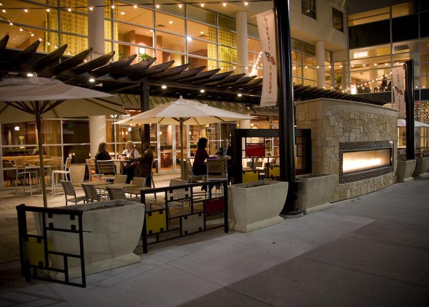 Nebraska Omaha Outdoor Dining