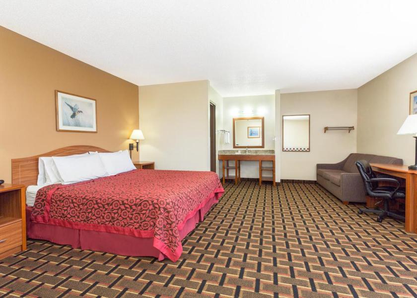 Nebraska Paxton 1 King Bed Non-Smoking