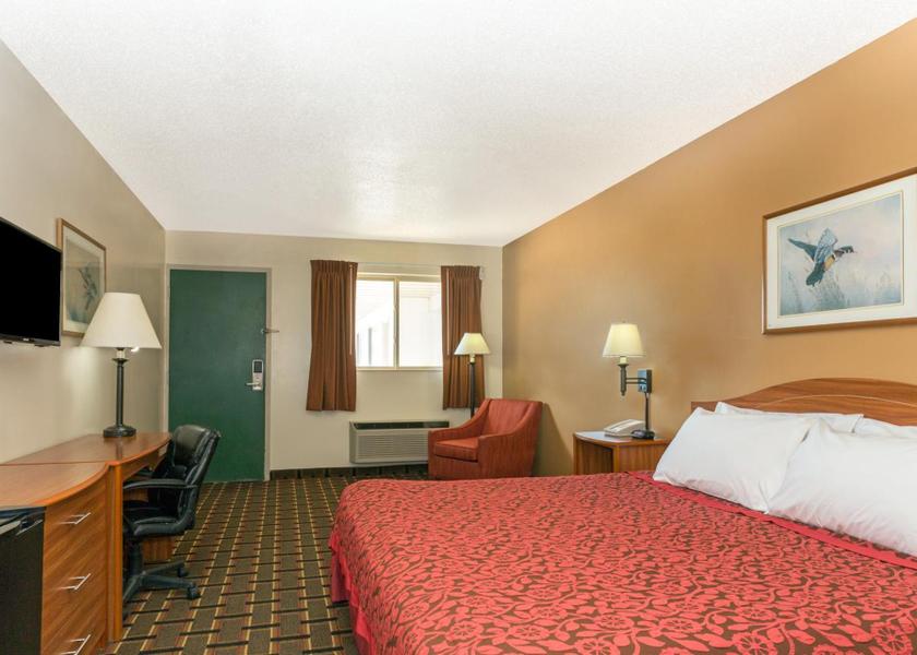 Nebraska Paxton 1 King Bed Non-Smoking