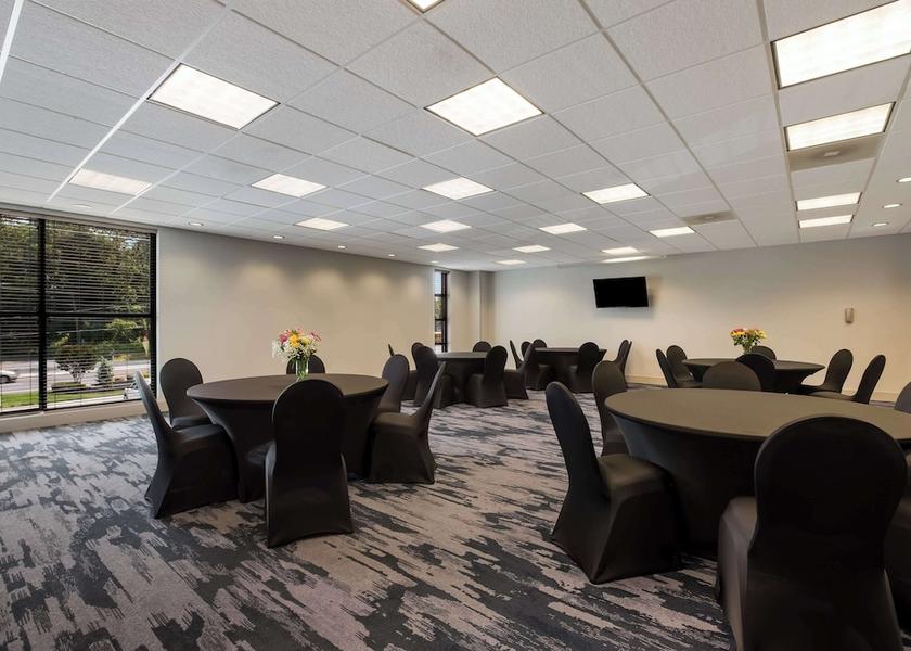 New Jersey Middletown Meeting Room