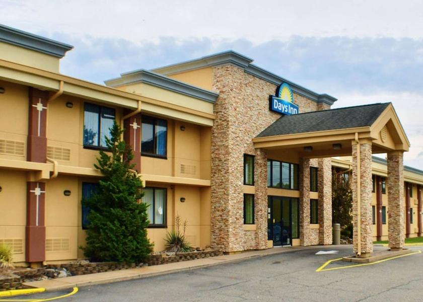 New Jersey Wayne Exterior Detail