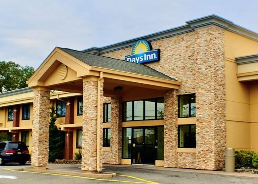 New Jersey Wayne Exterior Detail